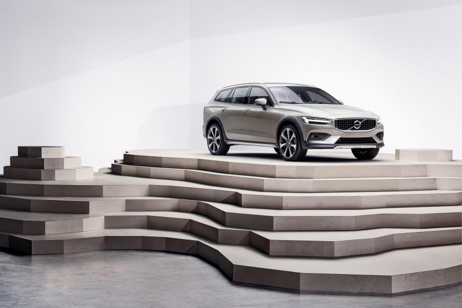 Volvo V60 T5 Cross Country 2018 года  (WW) (фото 11 из 44)